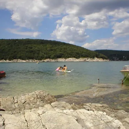 شقة Luka